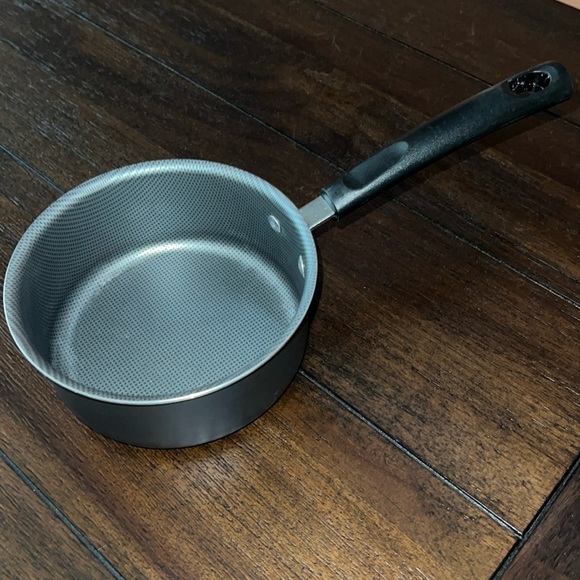 Tramontina Primaware Non Stick 1 Qt Saucepan - Picture 1 of 3